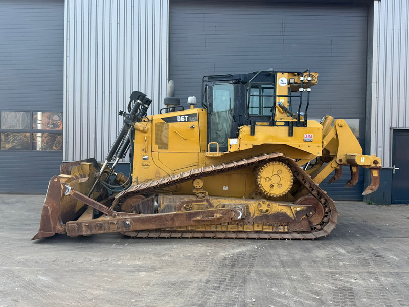 Caterpillar D6T LGP - Máy ủi: hình 1 Caterpillar D6T LGP - Máy ủi: hình 1