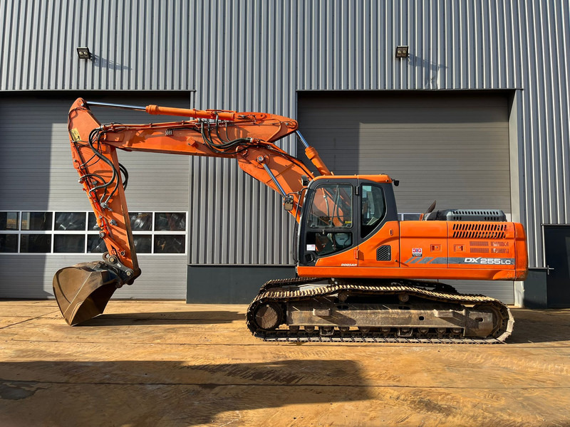 Doosan DX255LC-3 - Máy xúc bánh xích: hình 1 Doosan DX255LC-3 - Máy xúc bánh xích: hình 1