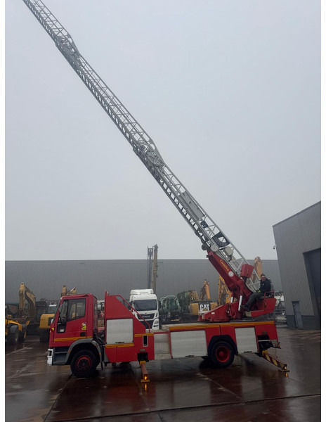 Xe tải cứu hỏa Iveco 130E23 4x2 Firetruck: hình 10 Xe tải cứu hỏa Iveco 130E23 4x2 Firetruck: hình 10