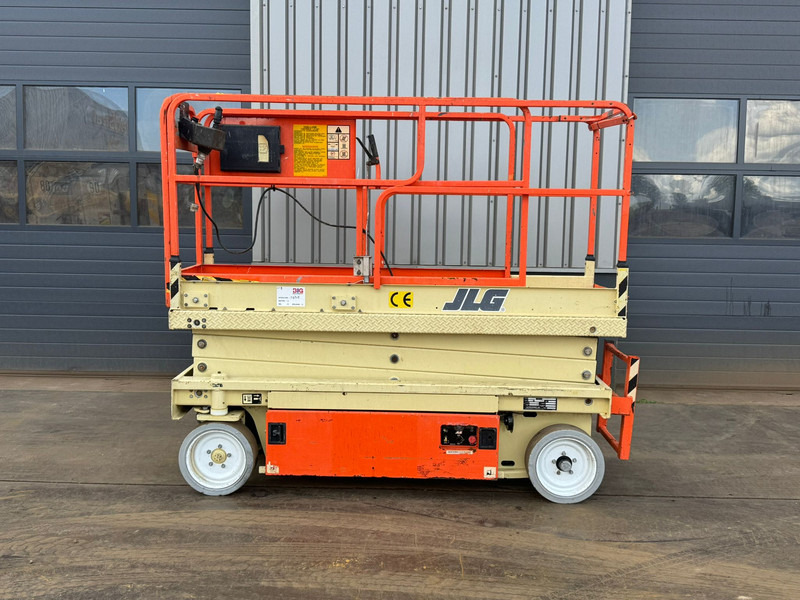 JLG JLG 2033 Schaarhoogwerker - Máy nâng người hình kéo: hình 1 JLG JLG 2033 Schaarhoogwerker - Máy nâng người hình kéo: hình 1