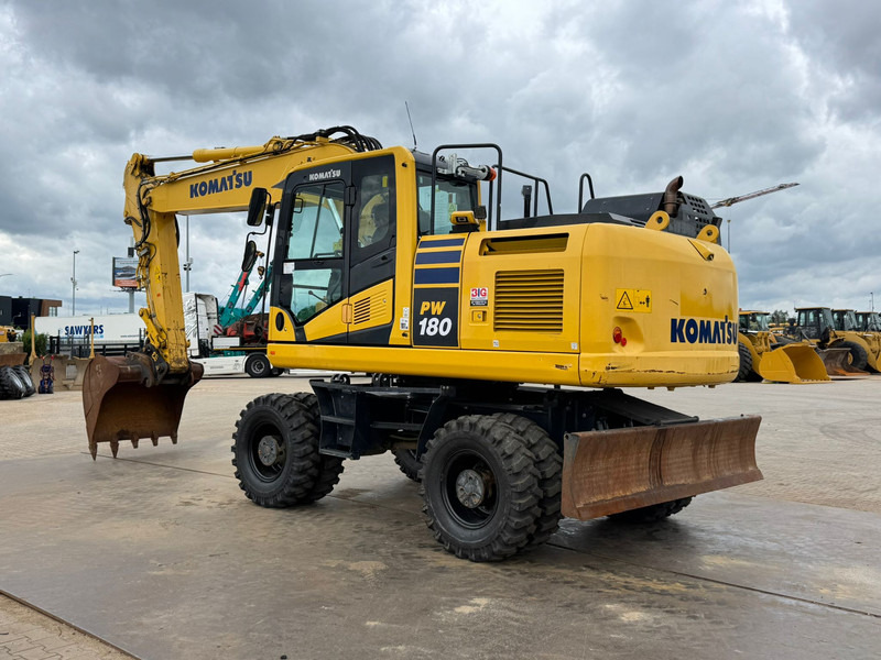 Komatsu PW180-11 - Máy xúc bánh lốp: hình 3 Komatsu PW180-11 - Máy xúc bánh lốp: hình 3