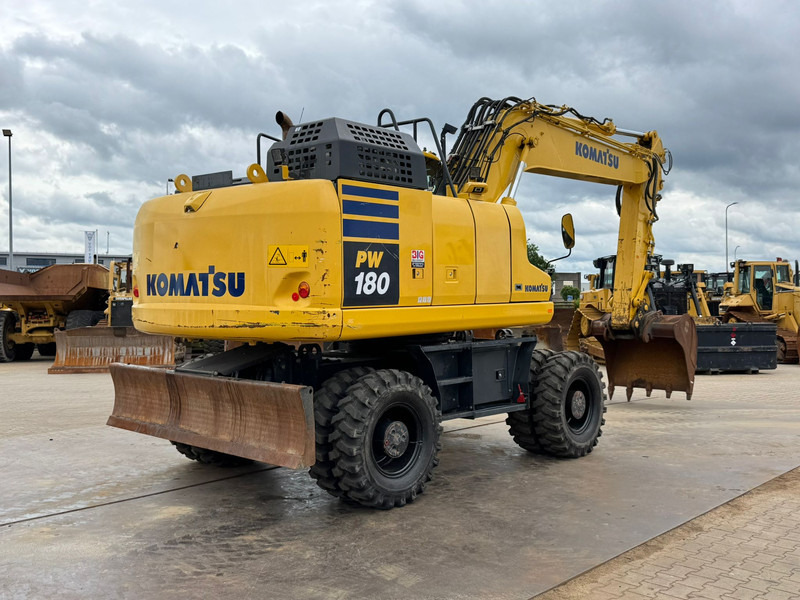 Komatsu PW180-11 - Máy xúc bánh lốp: hình 5 Komatsu PW180-11 - Máy xúc bánh lốp: hình 5