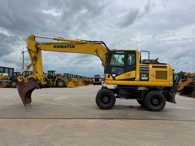 Komatsu PW180-11 - Máy xúc bánh lốp: hình 1 Komatsu PW180-11 - Máy xúc bánh lốp: hình 1