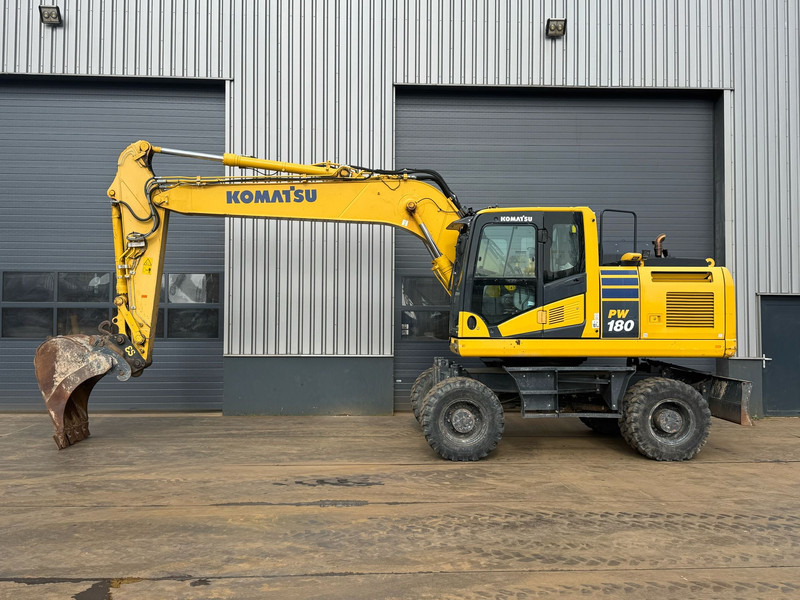 Komatsu PW180-11 - Máy xúc bánh lốp: hình 1 Komatsu PW180-11 - Máy xúc bánh lốp: hình 1