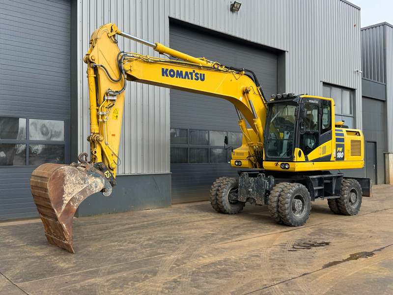 Komatsu PW180-11 - Máy xúc bánh lốp: hình 3 Komatsu PW180-11 - Máy xúc bánh lốp: hình 3