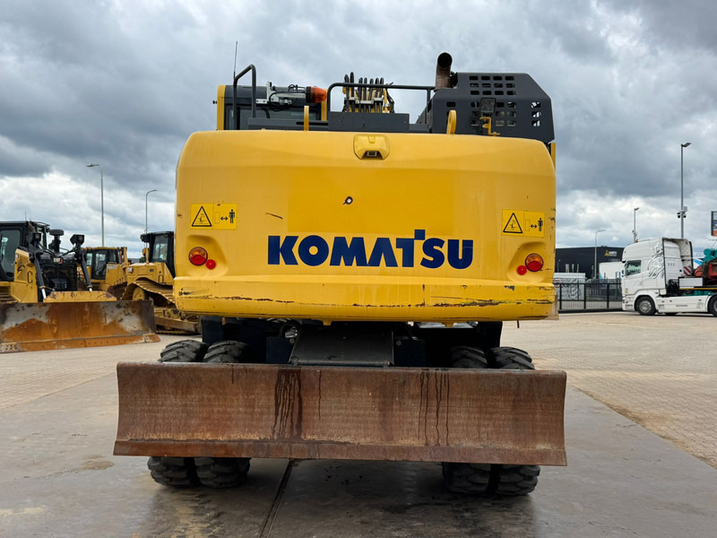 Komatsu PW180-11 - Máy xúc bánh lốp: hình 4 Komatsu PW180-11 - Máy xúc bánh lốp: hình 4