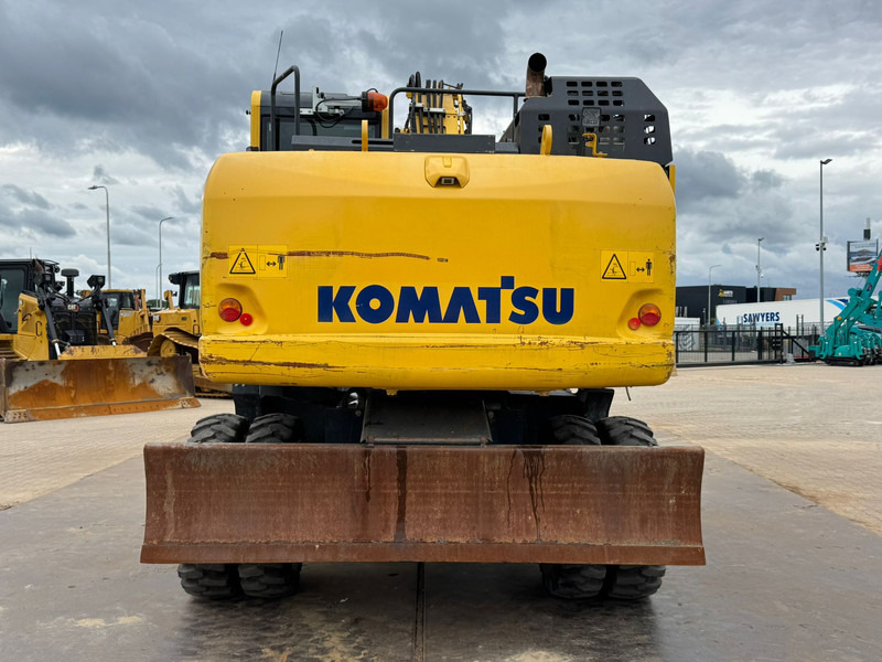 Komatsu PW180-11 - Máy xúc bánh lốp: hình 4 Komatsu PW180-11 - Máy xúc bánh lốp: hình 4