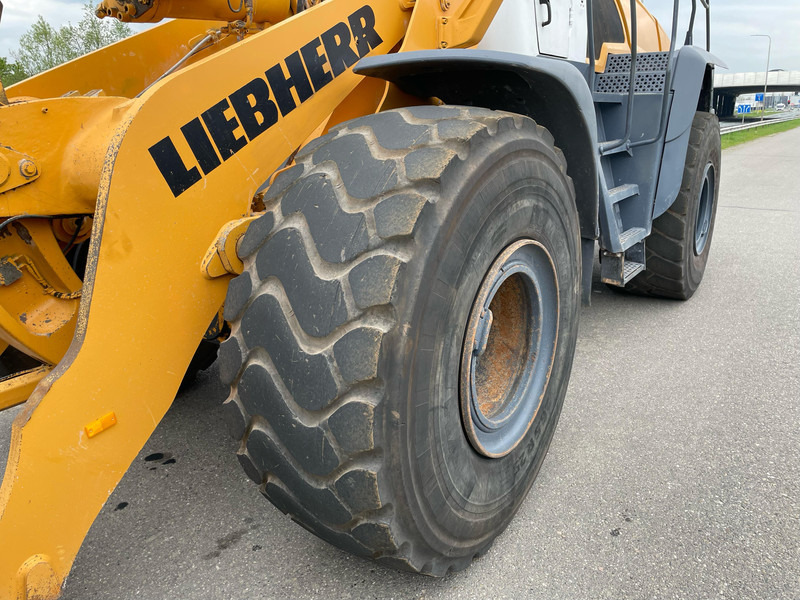 Máy xúc lật bánh lốp Liebherr L580: hình 9