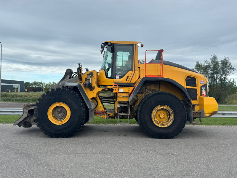Volvo L220H - Máy xúc lật bánh lốp: hình 1 Volvo L220H - Máy xúc lật bánh lốp: hình 1