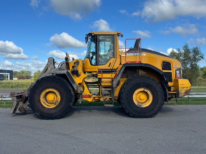 Volvo L220H - Máy xúc lật bánh lốp: hình 1 Volvo L220H - Máy xúc lật bánh lốp: hình 1