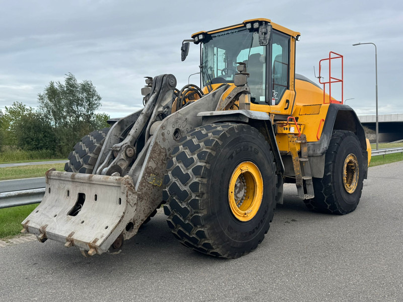 Volvo L220H - Máy xúc lật bánh lốp: hình 2 Volvo L220H - Máy xúc lật bánh lốp: hình 2