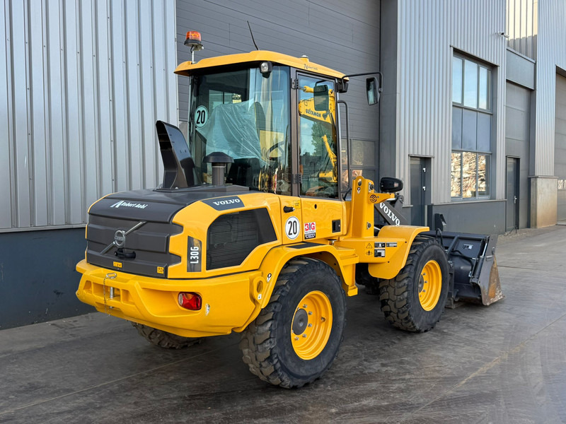 Volvo L30G - Máy xúc lật bánh lốp: hình 5 Volvo L30G - Máy xúc lật bánh lốp: hình 5