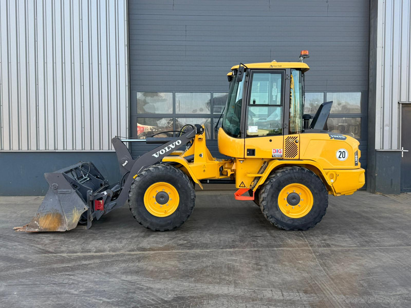 Volvo L30G - Máy xúc lật bánh lốp: hình 1 Volvo L30G - Máy xúc lật bánh lốp: hình 1