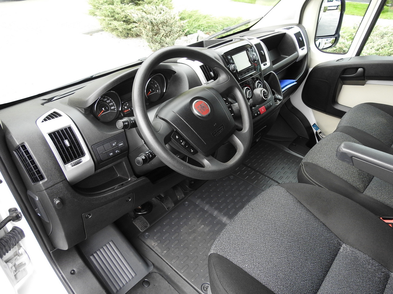 FIAT DUCATO BOX LIFT 8 PALLETS CRUISE CONTROL NAVIGATION AIR CONDITIONING LED LIGHTS 130HP - Xe tải nhỏ thùng kín: hình 2 FIAT DUCATO BOX LIFT 8 PALLETS CRUISE CONTROL NAVIGATION AIR CONDITIONING LED LIGHTS 130HP - Xe tải nhỏ thùng kín: hình 2