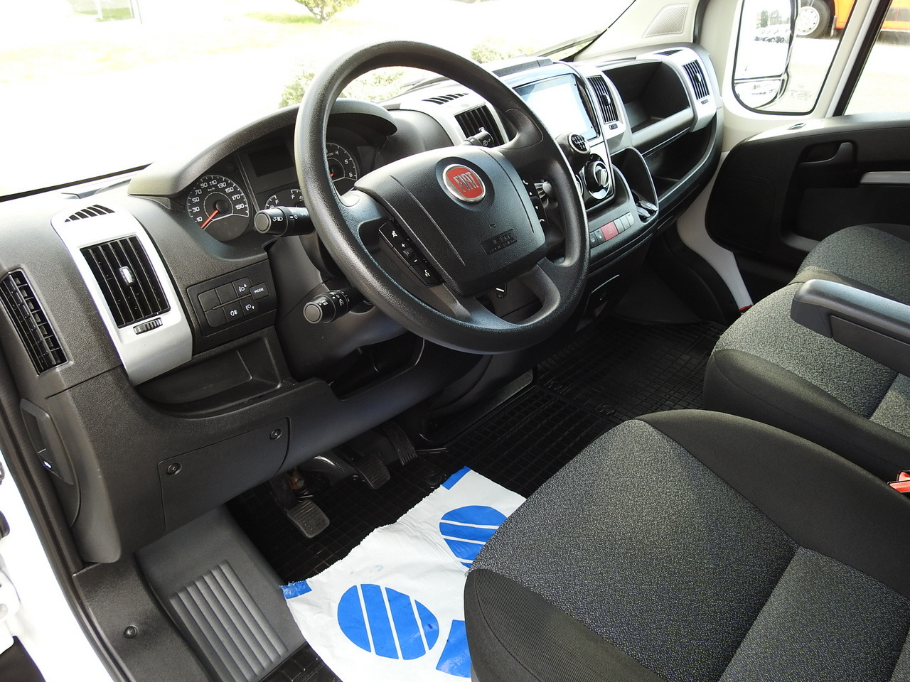 FIAT DUCATO BOX LIFT 8 PALLETS CRUISE CONTROL NAVIGATION LED LIGHTS AIR CONDITIONING 130HP - Xe tải nhỏ thùng kín: hình 2 FIAT DUCATO BOX LIFT 8 PALLETS CRUISE CONTROL NAVIGATION LED LIGHTS AIR CONDITIONING 130HP - Xe tải nhỏ thùng kín: hình 2