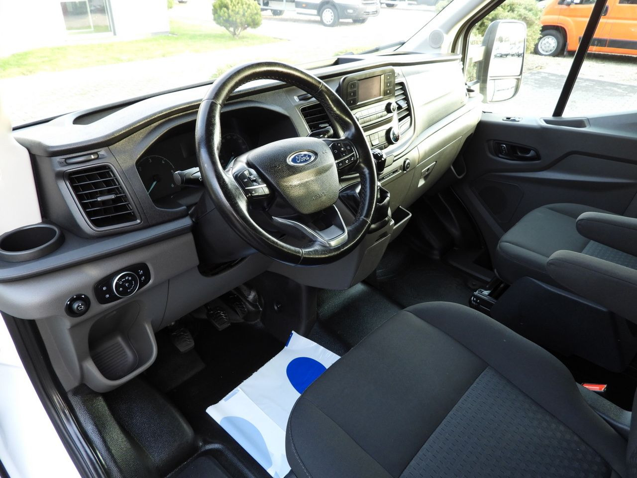 FORD TRANSIT 4x4 STAKE BODY DOUBLE CABIN DOKA 6 SEATS CRUISE CONTROL LED LIGHTS AIR CONDITIONING 170HP - Xe tải van: hình 2 FORD TRANSIT 4x4 STAKE BODY DOUBLE CABIN DOKA 6 SEATS CRUISE CONTROL LED LIGHTS AIR CONDITIONING 170HP - Xe tải van: hình 2