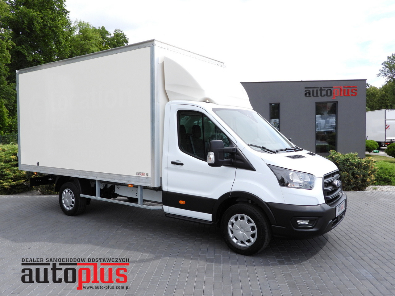 FORD TRANSIT BOX 8 PALLETS CRUISE CONTROL AIR CONDITIONING 130HP - Xe tải nhỏ thùng kín: hình 1 FORD TRANSIT BOX 8 PALLETS CRUISE CONTROL AIR CONDITIONING 130HP - Xe tải nhỏ thùng kín: hình 1