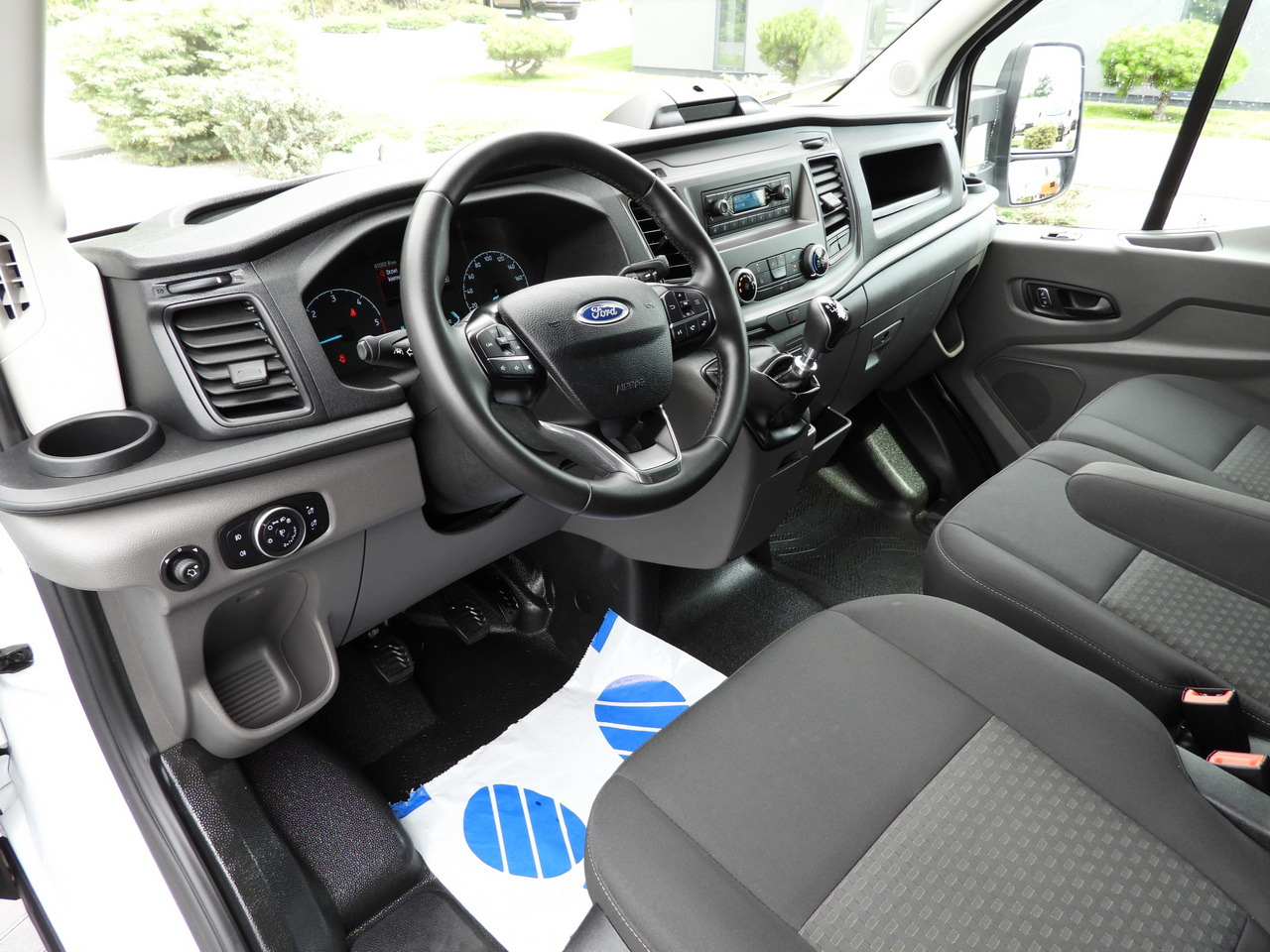 FORD TRANSIT BOX 8 PALLETS CRUISE CONTROL AIR CONDITIONING 130HP - Xe tải nhỏ thùng kín: hình 2 FORD TRANSIT BOX 8 PALLETS CRUISE CONTROL AIR CONDITIONING 130HP - Xe tải nhỏ thùng kín: hình 2