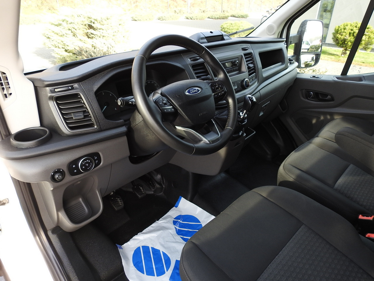 FORD TRANSIT BOX LIFT 8 PALLETS CRUISE CONTROL AIR CONDITIONING 130HP - Xe tải nhỏ thùng kín: hình 2 FORD TRANSIT BOX LIFT 8 PALLETS CRUISE CONTROL AIR CONDITIONING 130HP - Xe tải nhỏ thùng kín: hình 2
