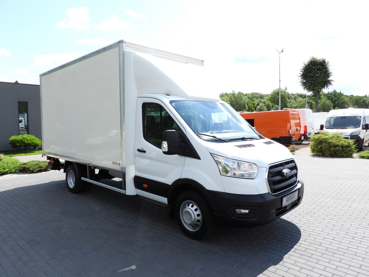 FORD TRANSIT BOX LIFT 8 PALLETS CRUISE CONTROL LED LIGHTS TWIN WHEELS AIR CONDITIONING 130HP - Xe tải nhỏ thùng kín: hình 4 FORD TRANSIT BOX LIFT 8 PALLETS CRUISE CONTROL LED LIGHTS TWIN WHEELS AIR CONDITIONING 130HP - Xe tải nhỏ thùng kín: hình 4