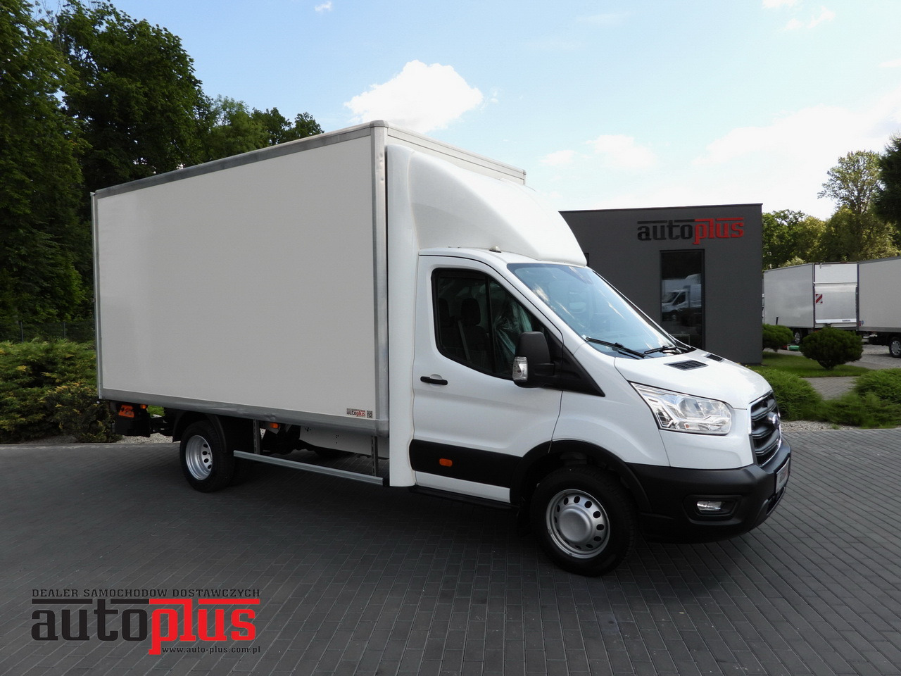 FORD TRANSIT BOX LIFT 8 PALLETS CRUISE CONTROL LED LIGHTS TWIN WHEELS AIR CONDITIONING 130HP - Xe tải nhỏ thùng kín: hình 1 FORD TRANSIT BOX LIFT 8 PALLETS CRUISE CONTROL LED LIGHTS TWIN WHEELS AIR CONDITIONING 130HP - Xe tải nhỏ thùng kín: hình 1