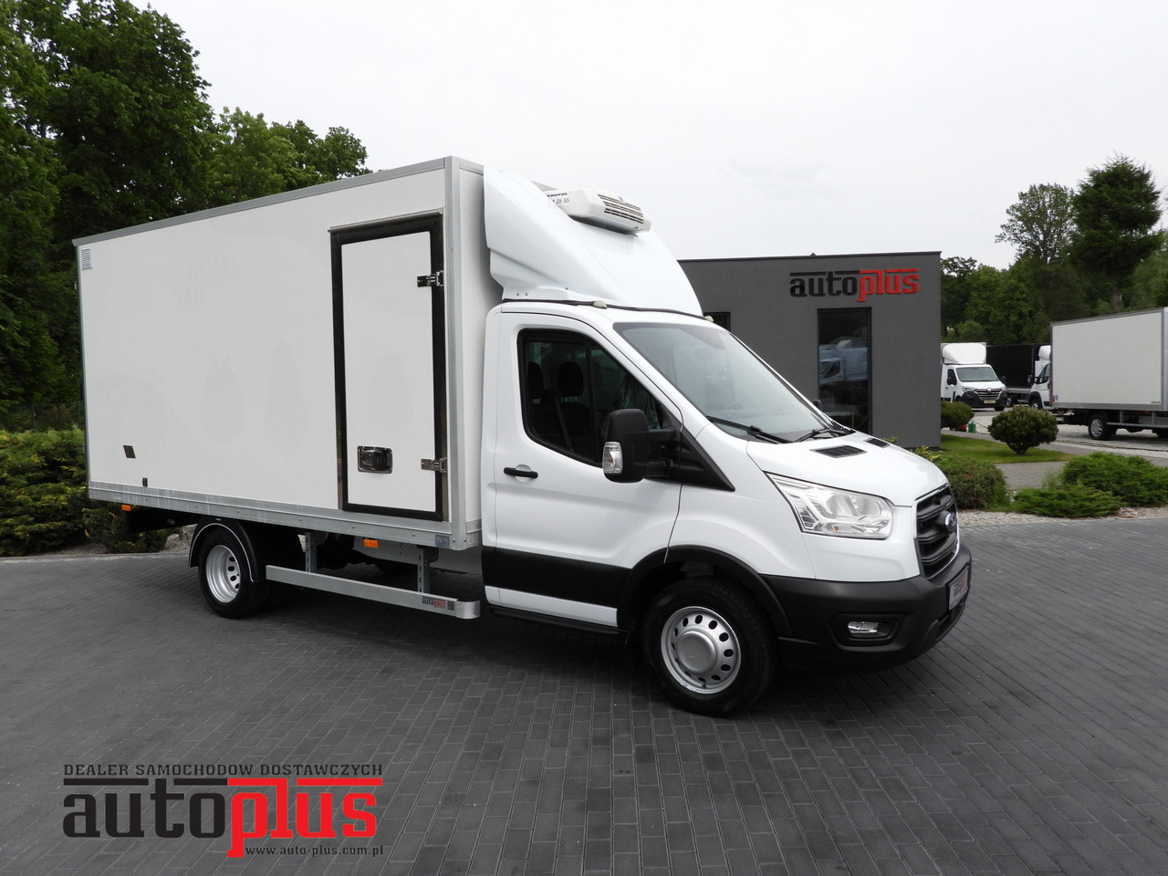 FORD TRANSIT BOX / REFRIGERATOR BOX 5*C / CRUISE CONTROL LED LIGHTS TWIN WHEELS AIR CONDITIONING 130HP - Xe tải nhỏ thùng kín: hình 1 FORD TRANSIT BOX / REFRIGERATOR BOX 5*C / CRUISE CONTROL LED LIGHTS TWIN WHEELS AIR CONDITIONING 130HP - Xe tải nhỏ thùng kín: hình 1