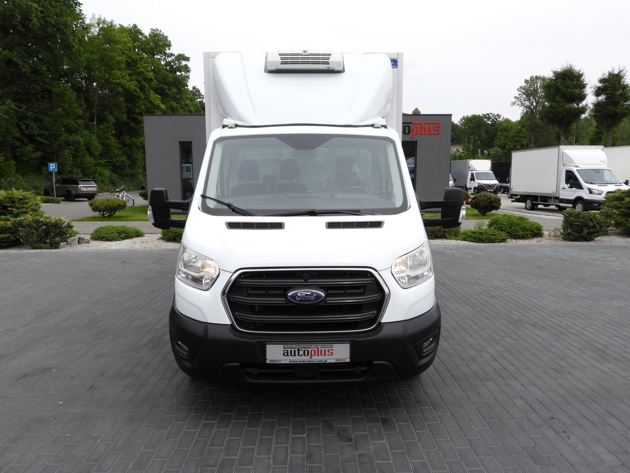 FORD TRANSIT BOX / REFRIGERATOR BOX 5*C / CRUISE CONTROL LED LIGHTS TWIN WHEELS AIR CONDITIONING 130HP - Xe tải nhỏ thùng kín: hình 5 FORD TRANSIT BOX / REFRIGERATOR BOX 5*C / CRUISE CONTROL LED LIGHTS TWIN WHEELS AIR CONDITIONING 130HP - Xe tải nhỏ thùng kín: hình 5