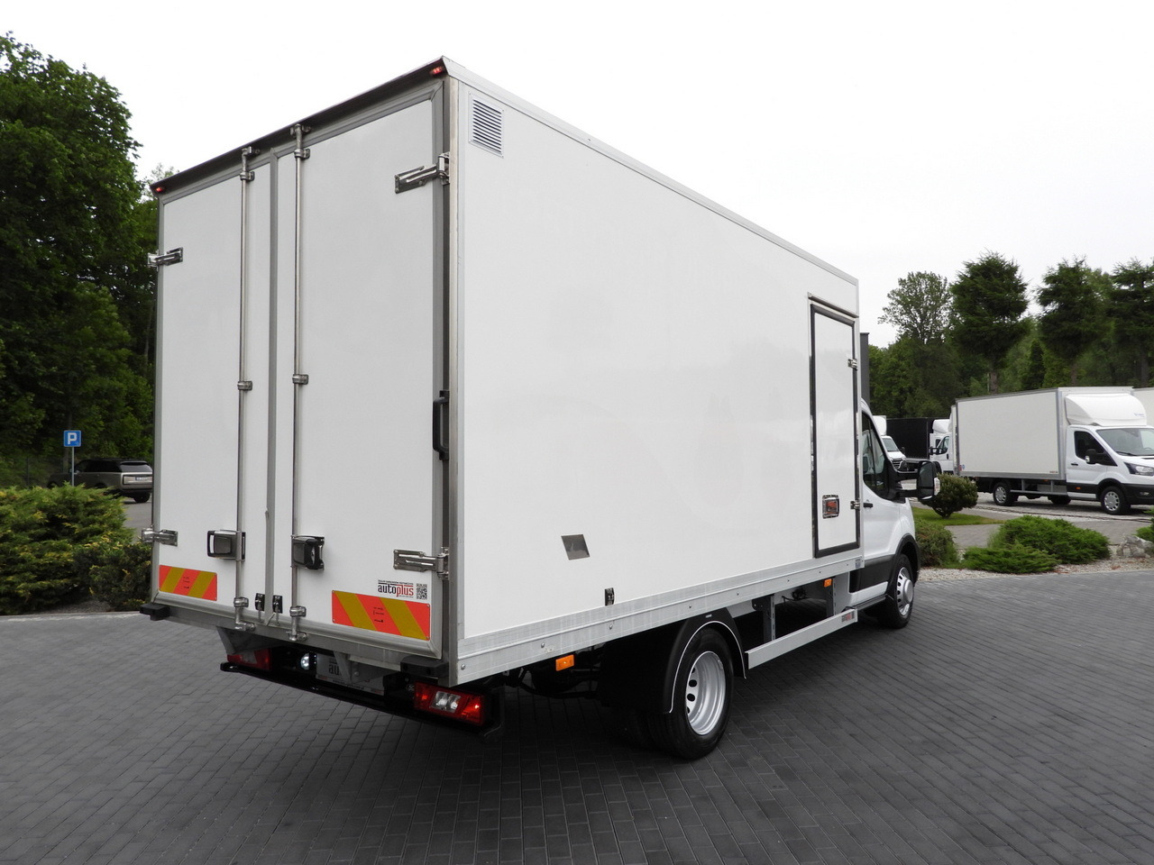 FORD TRANSIT BOX / REFRIGERATOR BOX 5*C / CRUISE CONTROL LED LIGHTS TWIN WHEELS AIR CONDITIONING 130HP - Xe tải nhỏ thùng kín: hình 3 FORD TRANSIT BOX / REFRIGERATOR BOX 5*C / CRUISE CONTROL LED LIGHTS TWIN WHEELS AIR CONDITIONING 130HP - Xe tải nhỏ thùng kín: hình 3