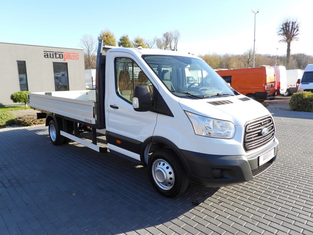 FORD TRANSIT STAKE BODY 8 PALLETS TWIN WHEELS AIR CONDITIONING 155HP - Xe tải nhỏ phẳng: hình 4 FORD TRANSIT STAKE BODY 8 PALLETS TWIN WHEELS AIR CONDITIONING 155HP - Xe tải nhỏ phẳng: hình 4