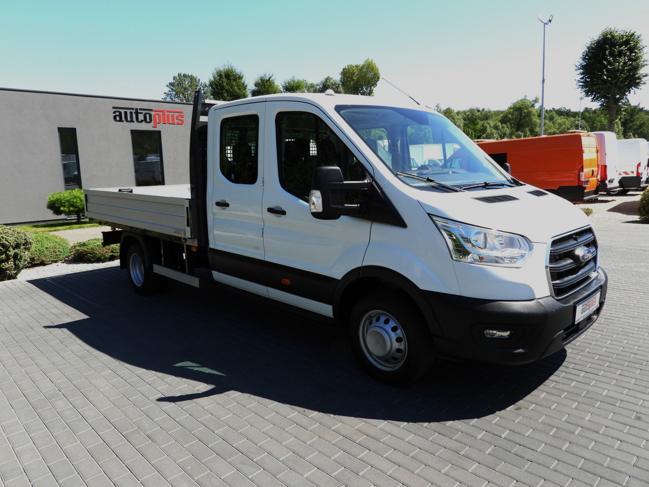 FORD TRANSIT STAKE BODY DOUBLE CABIN DOKA 7 SEATS TWIN WHEELS AIR CONDITIONING 130HP - Xe tải van: hình 4 FORD TRANSIT STAKE BODY DOUBLE CABIN DOKA 7 SEATS TWIN WHEELS AIR CONDITIONING 130HP - Xe tải van: hình 4