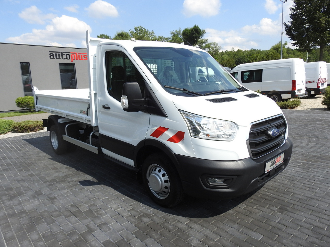 FORD TRANSIT TIPPER CRUISE CONTROL AIR CONDITIONING TWIN WHEELS 170HP - Xe ben nhỏ: hình 4 FORD TRANSIT TIPPER CRUISE CONTROL AIR CONDITIONING TWIN WHEELS 170HP - Xe ben nhỏ: hình 4