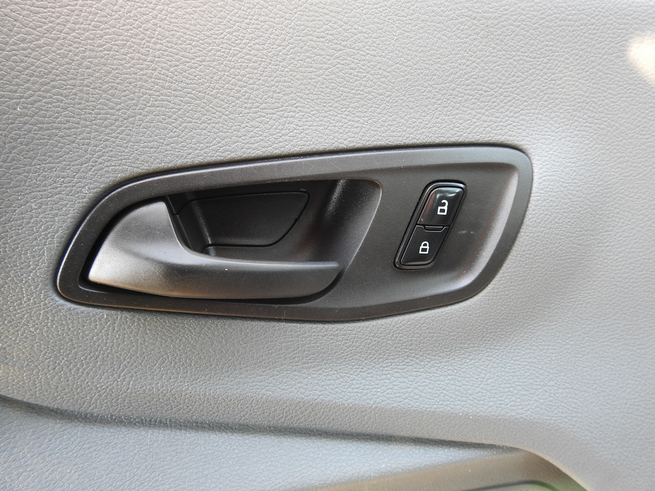 Xe ben nhỏ FORD TRANSIT TIPPER DOUBLE CABIN DOKA 6 SEATS CRUISE CONTROL AIR CONDITIONING 130HP: hình 27 Xe ben nhỏ FORD TRANSIT TIPPER DOUBLE CABIN DOKA 6 SEATS CRUISE CONTROL AIR CONDITIONING 130HP: hình 27