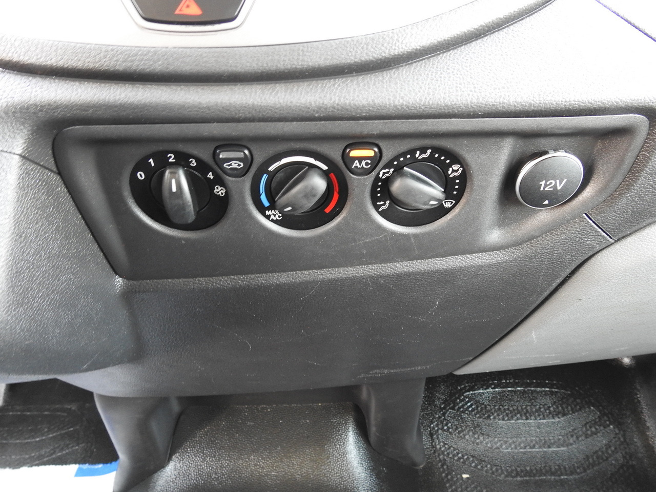 Xe ben nhỏ FORD TRANSIT TIPPER DOUBLE CABIN DOKA 6 SEATS CRUISE CONTROL AIR CONDITIONING 130HP: hình 36 Xe ben nhỏ FORD TRANSIT TIPPER DOUBLE CABIN DOKA 6 SEATS CRUISE CONTROL AIR CONDITIONING 130HP: hình 36