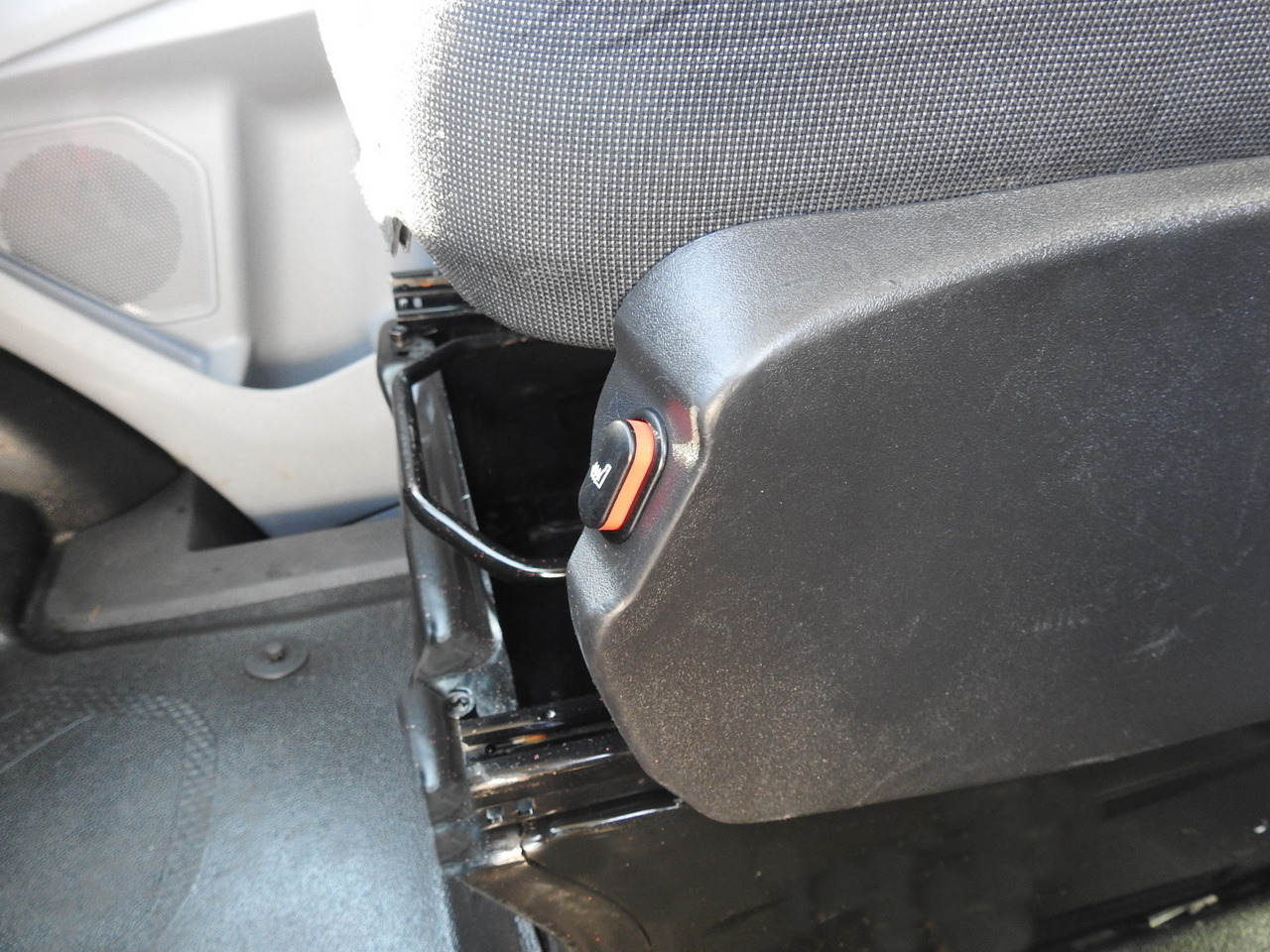 Xe ben nhỏ FORD TRANSIT TIPPER DOUBLE CABIN DOKA 6 SEATS CRUISE CONTROL AIR CONDITIONING 130HP: hình 26 Xe ben nhỏ FORD TRANSIT TIPPER DOUBLE CABIN DOKA 6 SEATS CRUISE CONTROL AIR CONDITIONING 130HP: hình 26