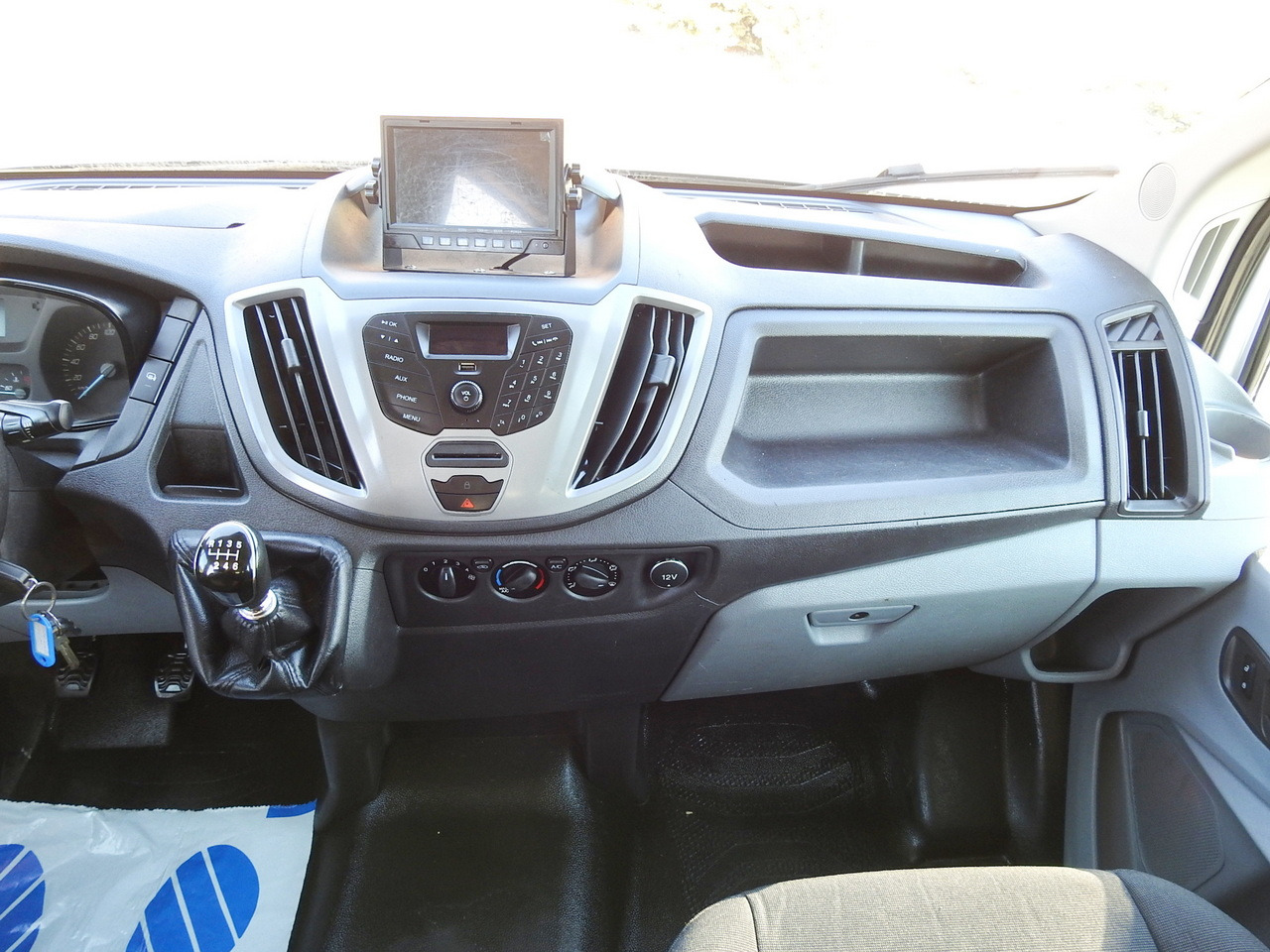 Xe ben nhỏ FORD TRANSIT TIPPER DOUBLE CABIN DOKA 6 SEATS CRUISE CONTROL AIR CONDITIONING 130HP: hình 34 Xe ben nhỏ FORD TRANSIT TIPPER DOUBLE CABIN DOKA 6 SEATS CRUISE CONTROL AIR CONDITIONING 130HP: hình 34