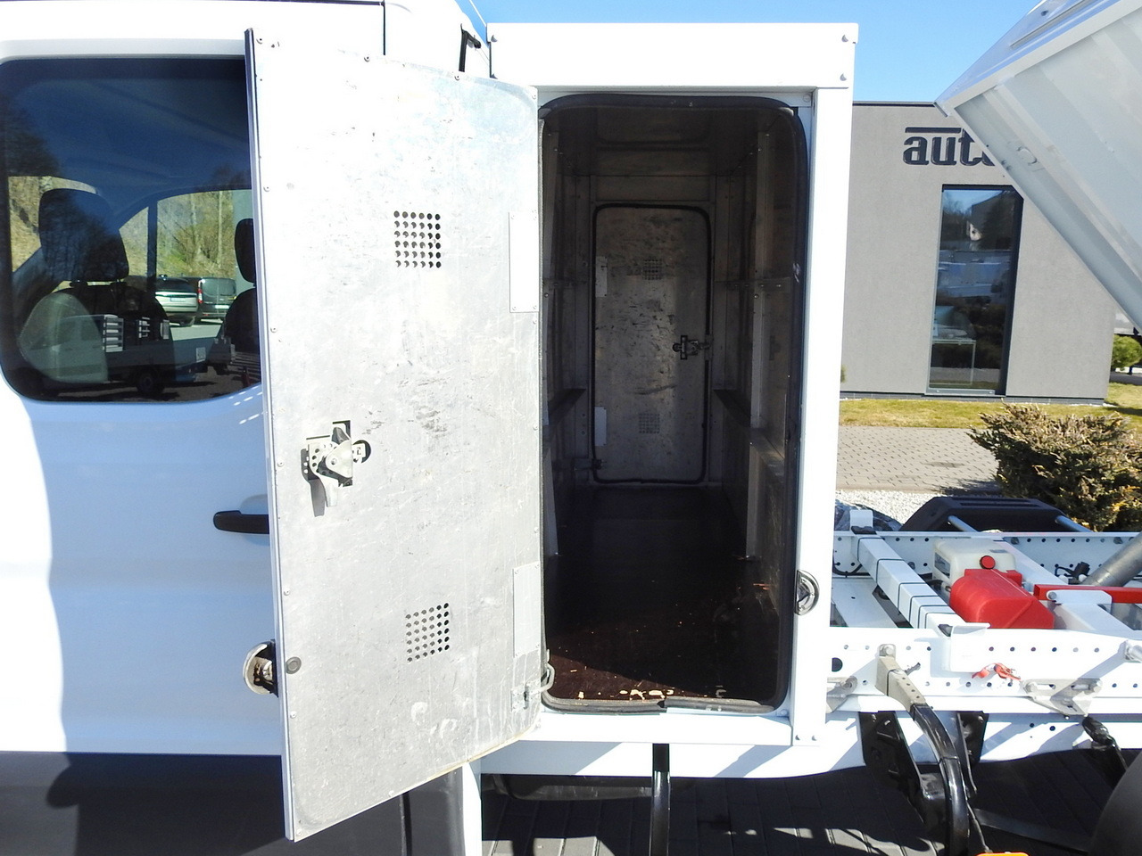 Xe ben nhỏ FORD TRANSIT TIPPER DOUBLE CABIN DOKA 6 SEATS CRUISE CONTROL AIR CONDITIONING 130HP: hình 22 Xe ben nhỏ FORD TRANSIT TIPPER DOUBLE CABIN DOKA 6 SEATS CRUISE CONTROL AIR CONDITIONING 130HP: hình 22