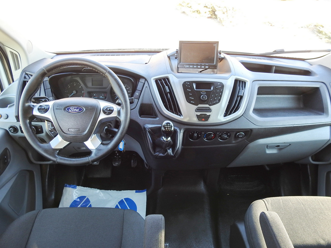 Xe ben nhỏ FORD TRANSIT TIPPER DOUBLE CABIN DOKA 6 SEATS CRUISE CONTROL AIR CONDITIONING 130HP: hình 30 Xe ben nhỏ FORD TRANSIT TIPPER DOUBLE CABIN DOKA 6 SEATS CRUISE CONTROL AIR CONDITIONING 130HP: hình 30