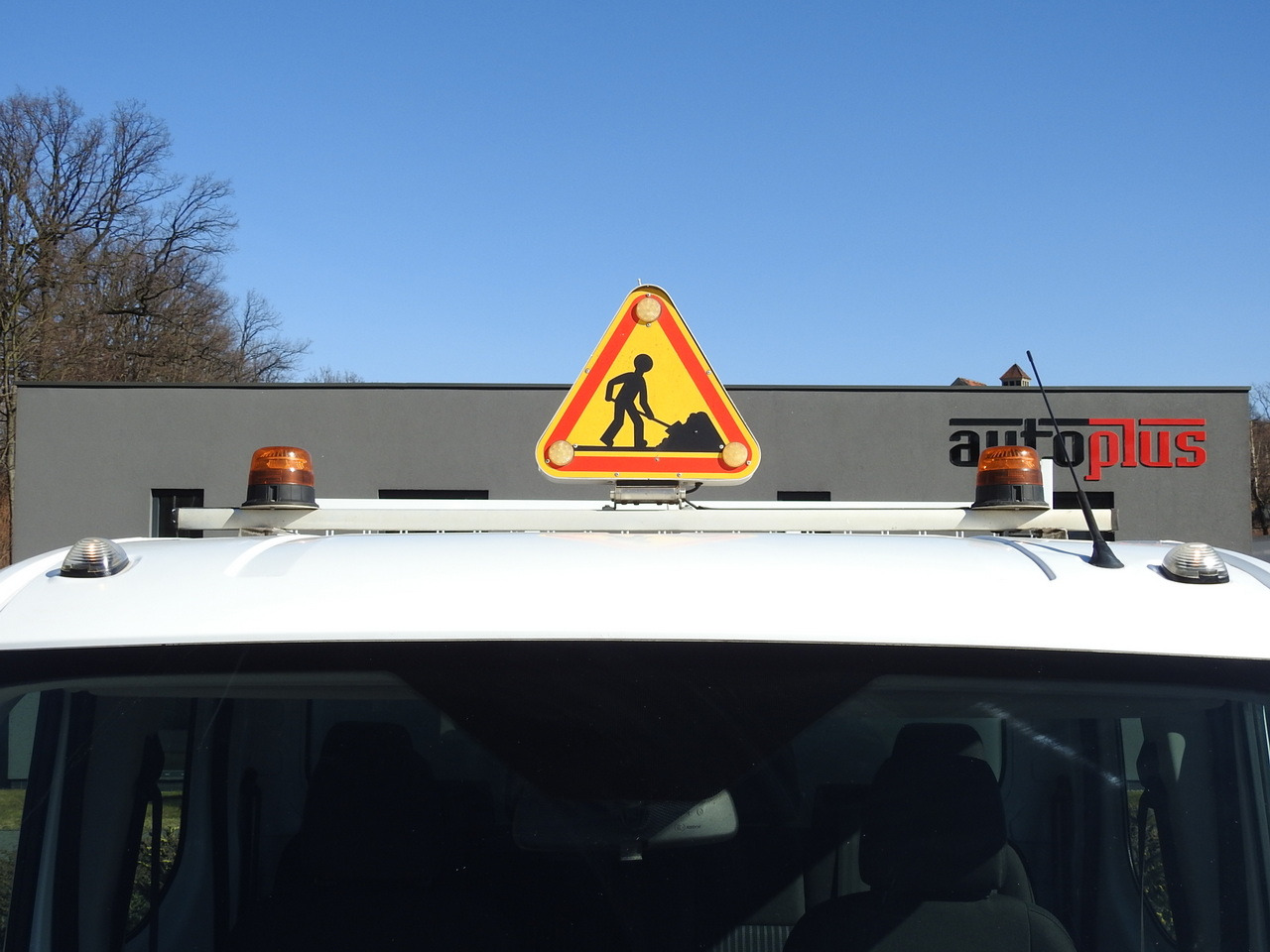 Xe ben nhỏ FORD TRANSIT TIPPER DOUBLE CABIN DOKA 6 SEATS CRUISE CONTROL AIR CONDITIONING 130HP: hình 15 Xe ben nhỏ FORD TRANSIT TIPPER DOUBLE CABIN DOKA 6 SEATS CRUISE CONTROL AIR CONDITIONING 130HP: hình 15