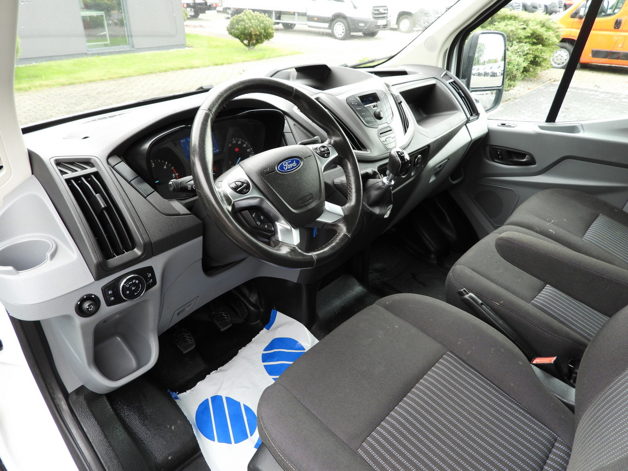FORD TRANSIT TIPPER DOUBLE CABIN DOKA 6 SEATS CRUISE CONTROL AIR CONDITIONING TWIN WHEELS 170HP - Xe ben nhỏ: hình 2 FORD TRANSIT TIPPER DOUBLE CABIN DOKA 6 SEATS CRUISE CONTROL AIR CONDITIONING TWIN WHEELS 170HP - Xe ben nhỏ: hình 2