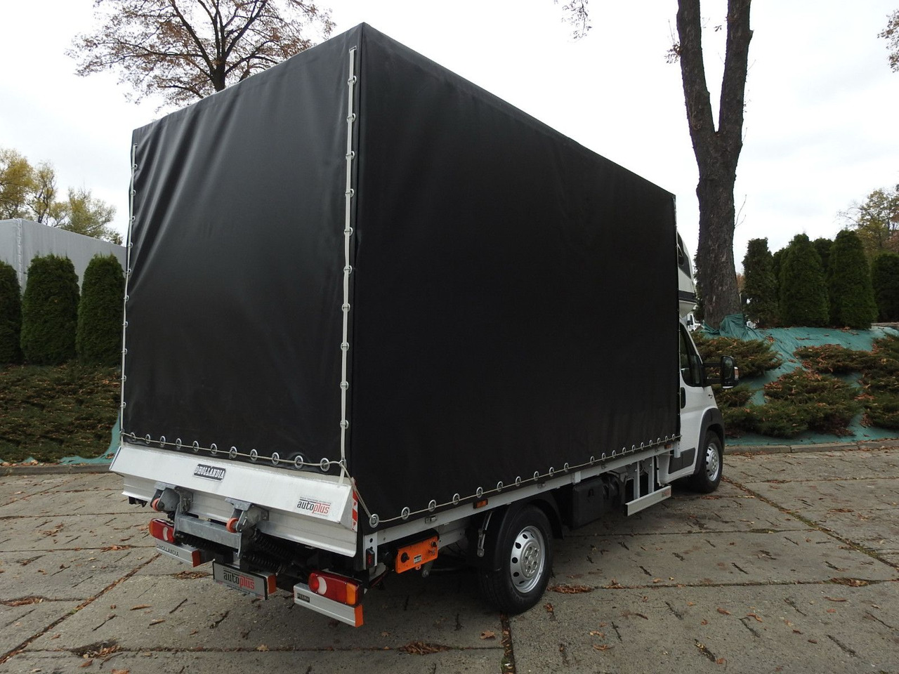 Fiat DUCATO PRITSCHE PLANE AUFZUG 8 PALETTEN WEBASTO - Xe van thùng mui bạt: hình 3 Fiat DUCATO PRITSCHE PLANE AUFZUG 8 PALETTEN WEBASTO - Xe van thùng mui bạt: hình 3