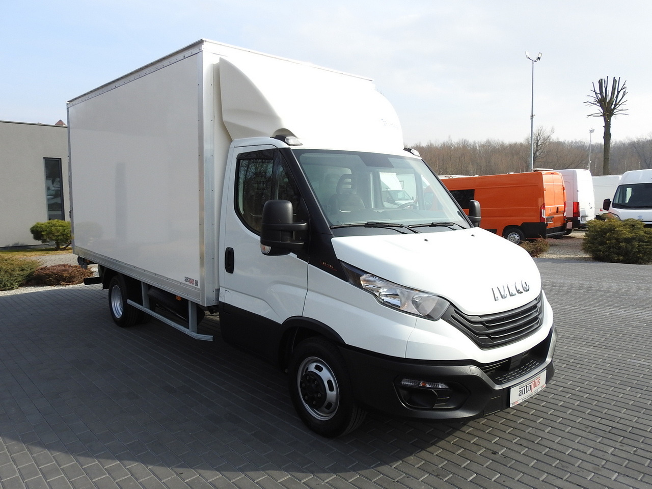 IVECO DAILY 35C16 BOX LIFT 8 PALLETS CRUISE CONTROL TWIN WHEELS AIR CONDITIONING 160HP - Xe tải nhỏ thùng kín: hình 4 IVECO DAILY 35C16 BOX LIFT 8 PALLETS CRUISE CONTROL TWIN WHEELS AIR CONDITIONING 160HP - Xe tải nhỏ thùng kín: hình 4