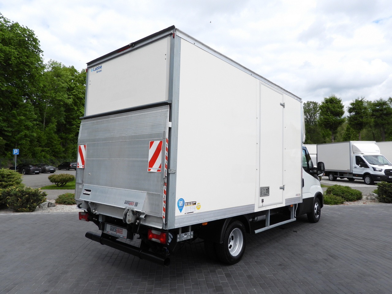 IVECO DAILY 35C16 BOX LIFT 8 PALLETS CRUISE CONTROL TWIN WHEELS AIR CONDITIONING 160HP - Xe tải nhỏ thùng kín: hình 3 IVECO DAILY 35C16 BOX LIFT 8 PALLETS CRUISE CONTROL TWIN WHEELS AIR CONDITIONING 160HP - Xe tải nhỏ thùng kín: hình 3