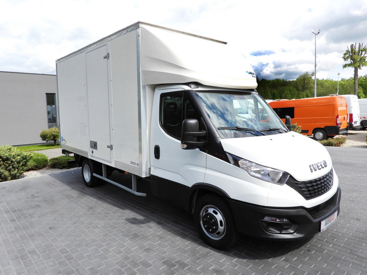 IVECO DAILY 35C16 BOX LIFT 8 PALLETS CRUISE CONTROL TWIN WHEELS AIR CONDITIONING 160HP - Xe tải nhỏ thùng kín: hình 4 IVECO DAILY 35C16 BOX LIFT 8 PALLETS CRUISE CONTROL TWIN WHEELS AIR CONDITIONING 160HP - Xe tải nhỏ thùng kín: hình 4
