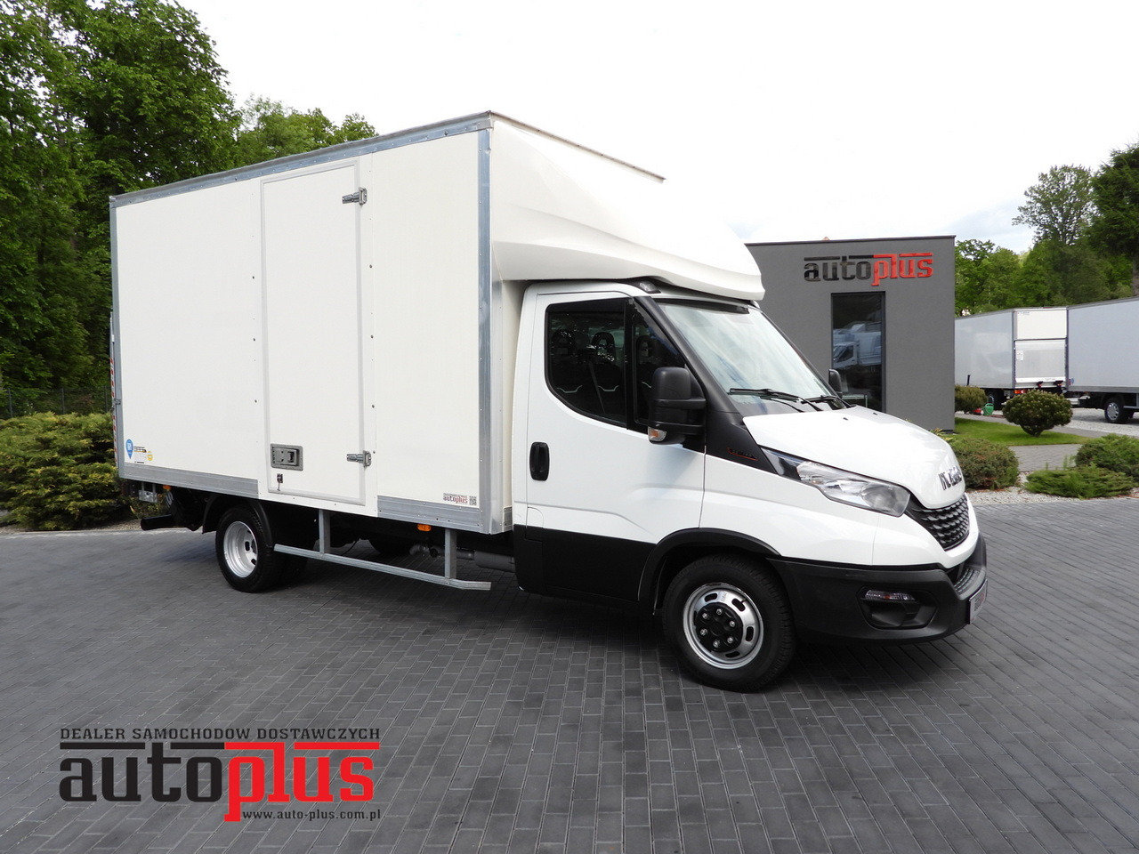 IVECO DAILY 35C16 BOX LIFT 8 PALLETS CRUISE CONTROL TWIN WHEELS AIR CONDITIONING 160HP - Xe tải nhỏ thùng kín: hình 1 IVECO DAILY 35C16 BOX LIFT 8 PALLETS CRUISE CONTROL TWIN WHEELS AIR CONDITIONING 160HP - Xe tải nhỏ thùng kín: hình 1