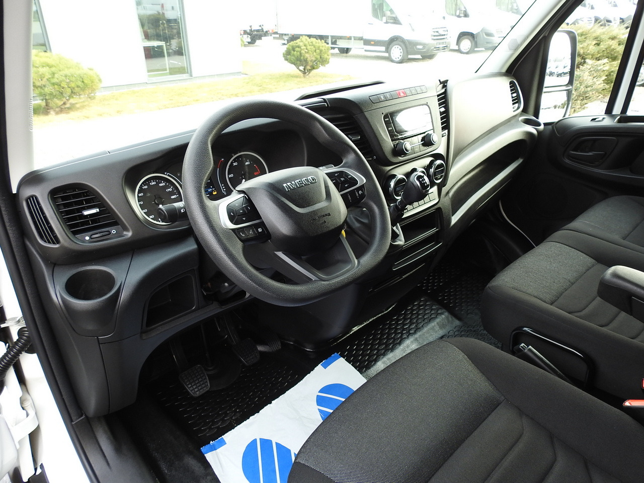 IVECO DAILY 35C16 BOX LIFT 8 PALLETS CRUISE CONTROL TWIN WHEELS AIR CONDITIONING 160HP - Xe tải nhỏ thùng kín: hình 2 IVECO DAILY 35C16 BOX LIFT 8 PALLETS CRUISE CONTROL TWIN WHEELS AIR CONDITIONING 160HP - Xe tải nhỏ thùng kín: hình 2