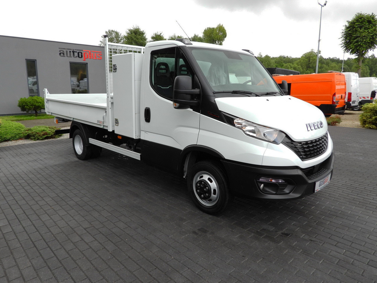 IVECO DAILY 35C16 TIPPER CRUISE CONTROL AIR CONDITIONING TWIN WHEELS 160HP - Xe ben nhỏ: hình 4 IVECO DAILY 35C16 TIPPER CRUISE CONTROL AIR CONDITIONING TWIN WHEELS 160HP - Xe ben nhỏ: hình 4