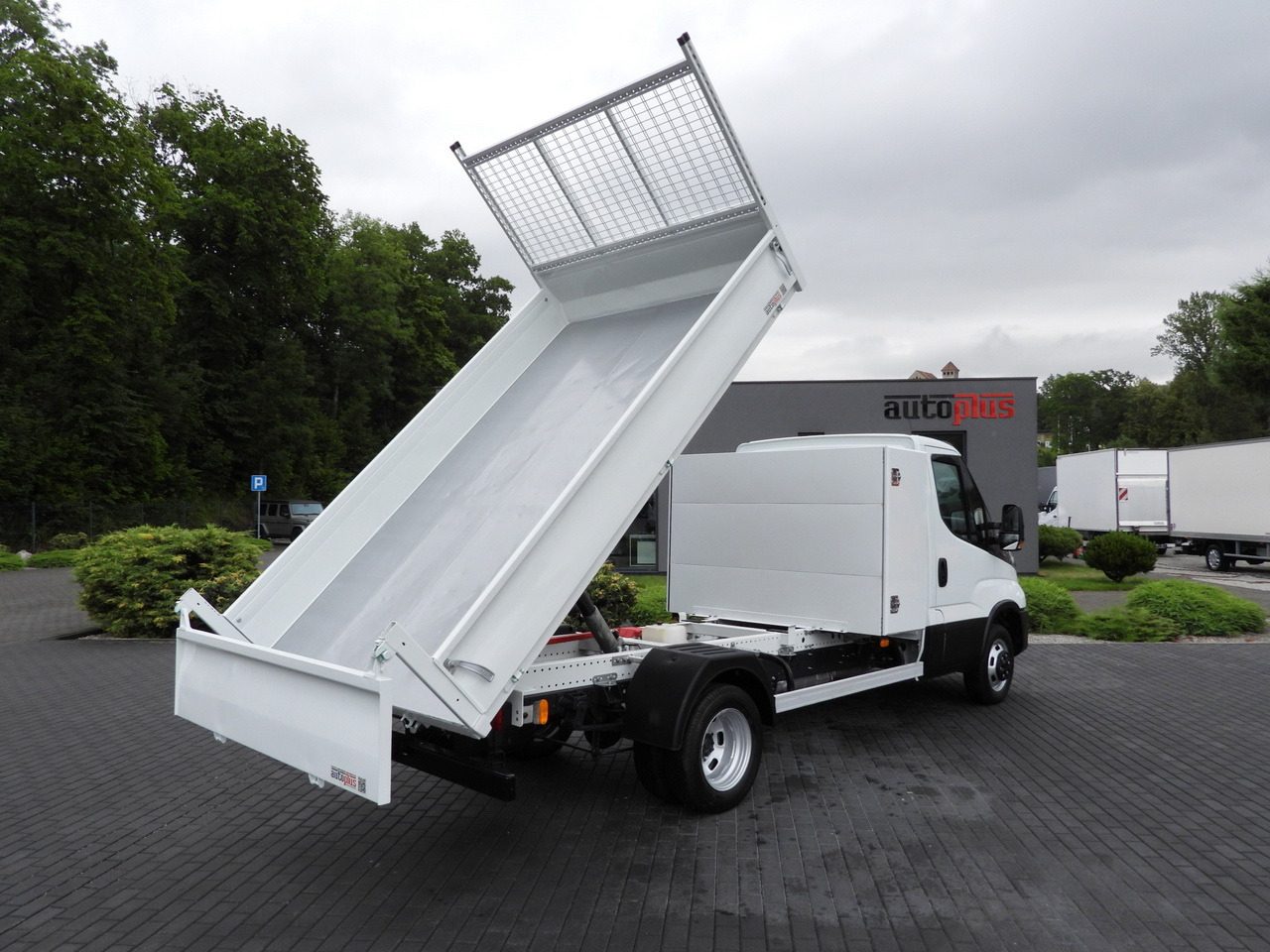 IVECO DAILY 35C16 TIPPER CRUISE CONTROL AIR CONDITIONING TWIN WHEELS 160HP - Xe ben nhỏ: hình 3 IVECO DAILY 35C16 TIPPER CRUISE CONTROL AIR CONDITIONING TWIN WHEELS 160HP - Xe ben nhỏ: hình 3