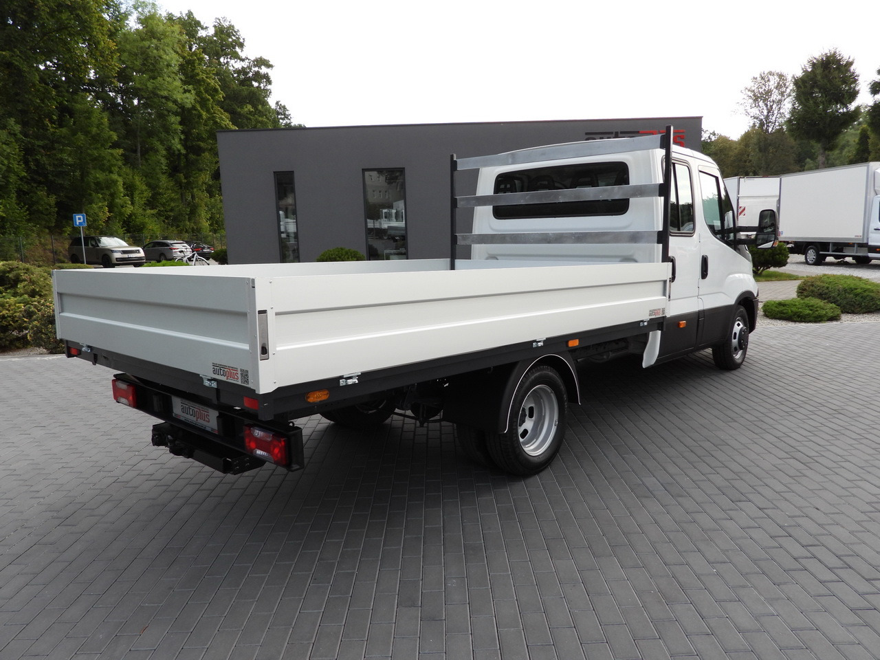 IVECO DAILY 35C17 STAKE BODY DOUBLE CABIN DOKA 7 SEATS CRUISE CONTROL TWIN WHEELS AIR CONDITIONING 170HP - Xe tải van: hình 3 IVECO DAILY 35C17 STAKE BODY DOUBLE CABIN DOKA 7 SEATS CRUISE CONTROL TWIN WHEELS AIR CONDITIONING 170HP - Xe tải van: hình 3