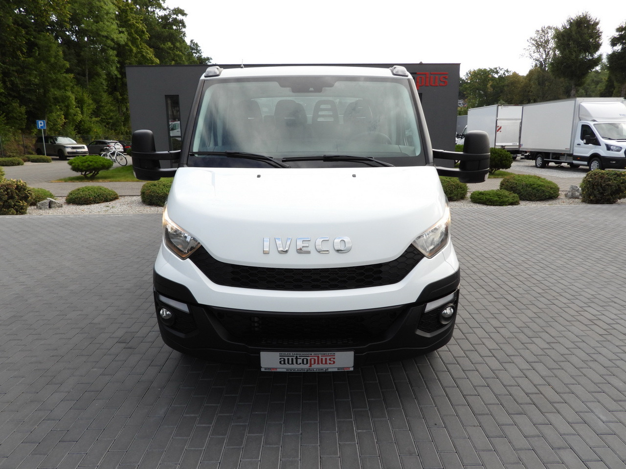 IVECO DAILY 35C17 STAKE BODY DOUBLE CABIN DOKA 7 SEATS CRUISE CONTROL TWIN WHEELS AIR CONDITIONING 170HP - Xe tải van: hình 5 IVECO DAILY 35C17 STAKE BODY DOUBLE CABIN DOKA 7 SEATS CRUISE CONTROL TWIN WHEELS AIR CONDITIONING 170HP - Xe tải van: hình 5