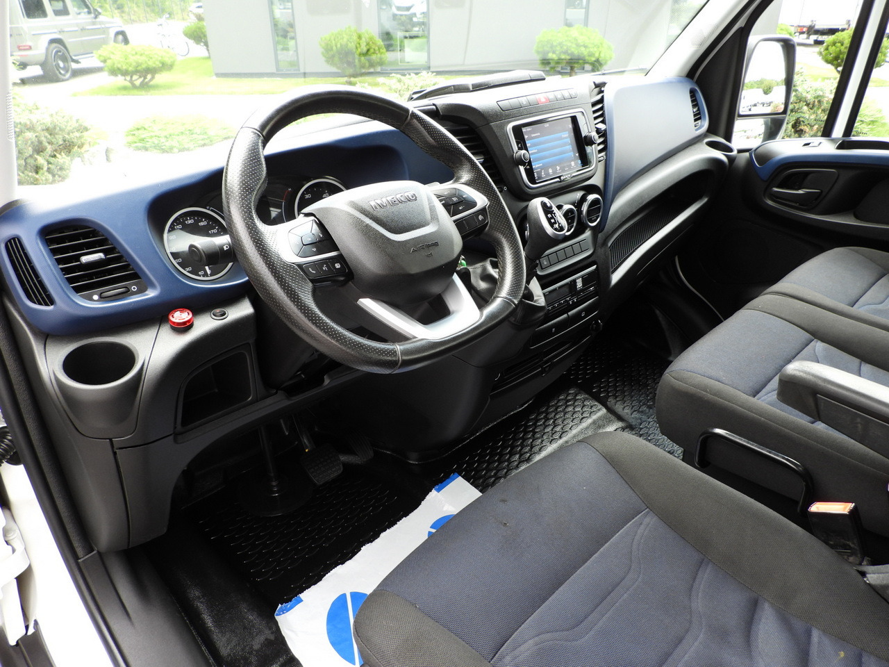 IVECO DAILY 35C18 THREE-WAY TIPPER 3 HDS SEATS CRUISE CONTROL LED LIGHTS AUTOMATIC TRANSMISSION HI-MATIC TWIN WHEELS AIR CONDITIONING 180HP - Xe ben nhỏ: hình 2 IVECO DAILY 35C18 THREE-WAY TIPPER 3 HDS SEATS CRUISE CONTROL LED LIGHTS AUTOMATIC TRANSMISSION HI-MATIC TWIN WHEELS AIR CONDITIONING 180HP - Xe ben nhỏ: hình 2
